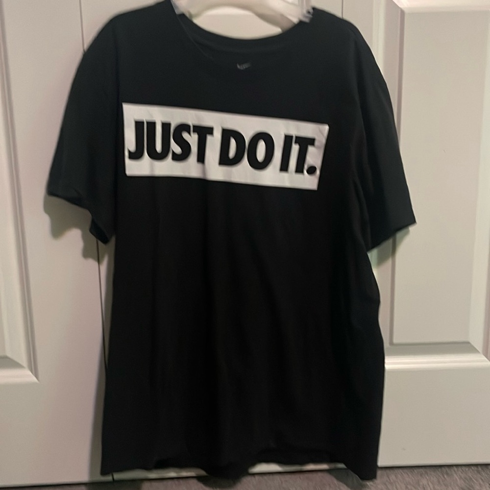 Nike men’s top